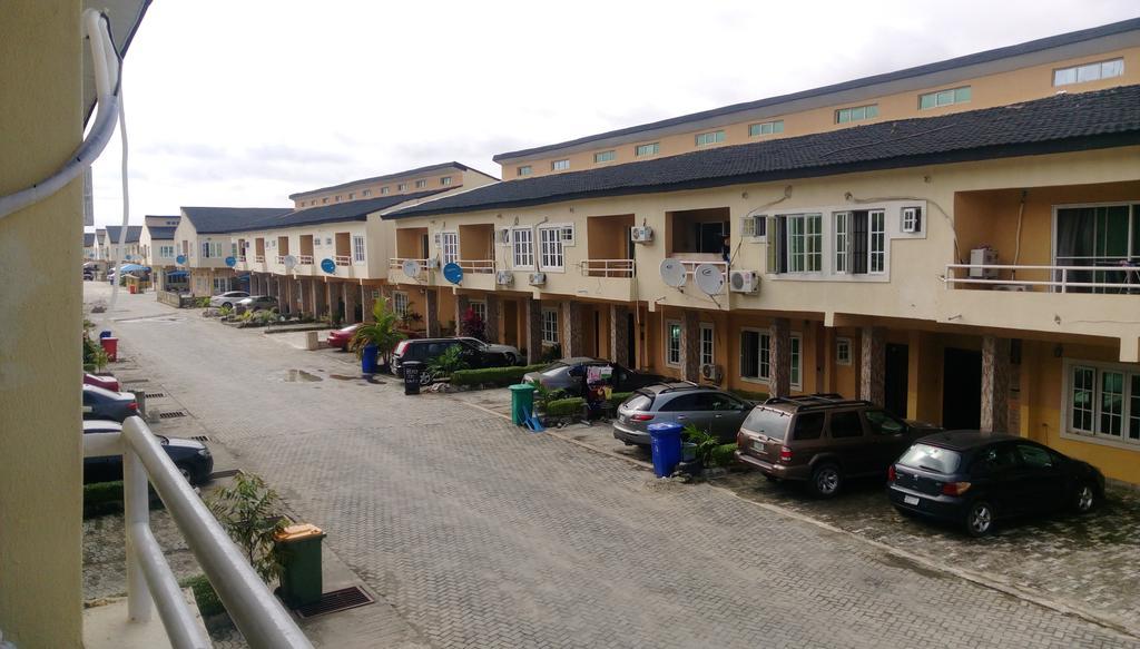 Petola Radiant 1 Bedroom Apartment Lagos Exterior photo